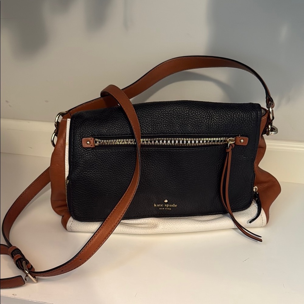 Kate Spade Black and Brown Shoulder Bag with Silver Zipper
